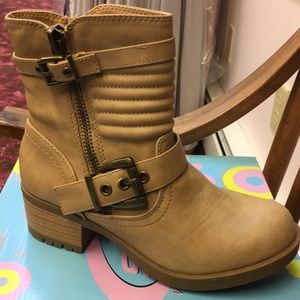 Brand new with box! Taupe booties!